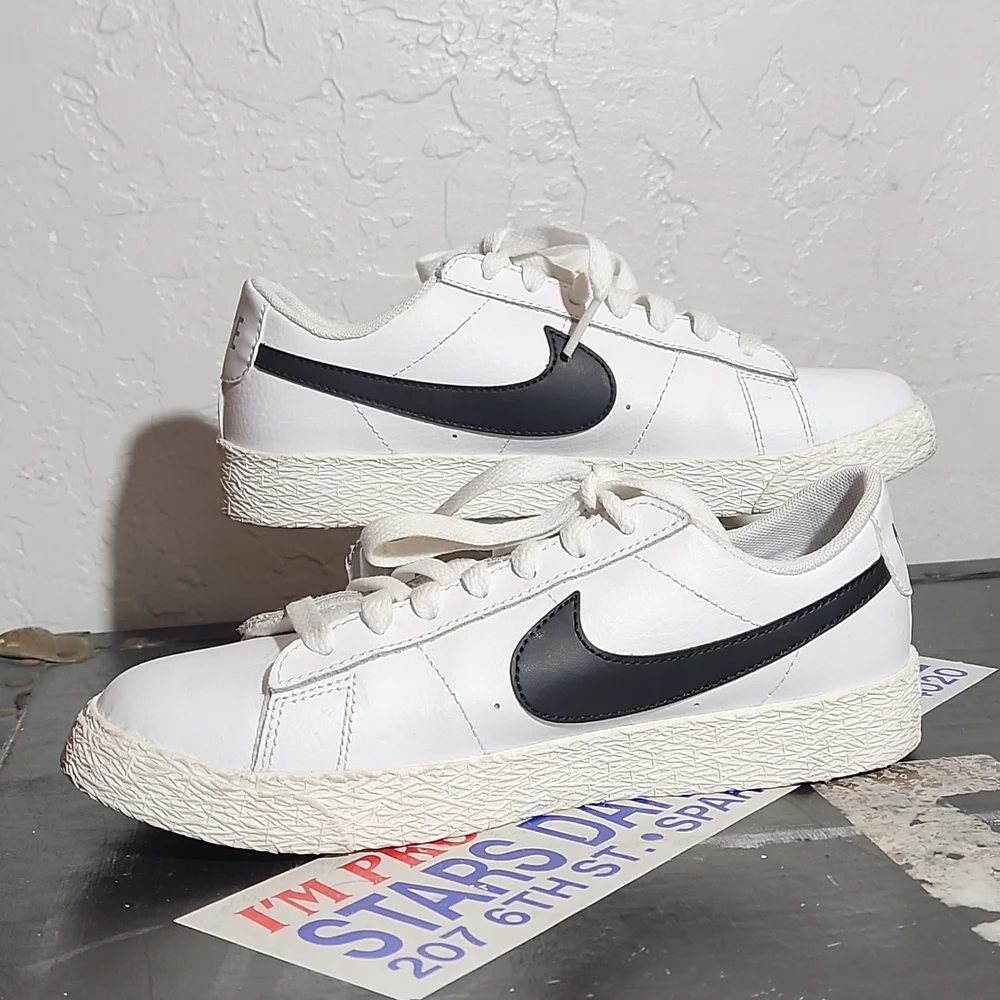 NIKE Blazer Low Leather Youth T4 Black White CZ7106-101